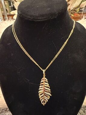 Lilly Pulitzer Gold Leaf Pendant 18” Adjustable Necklace